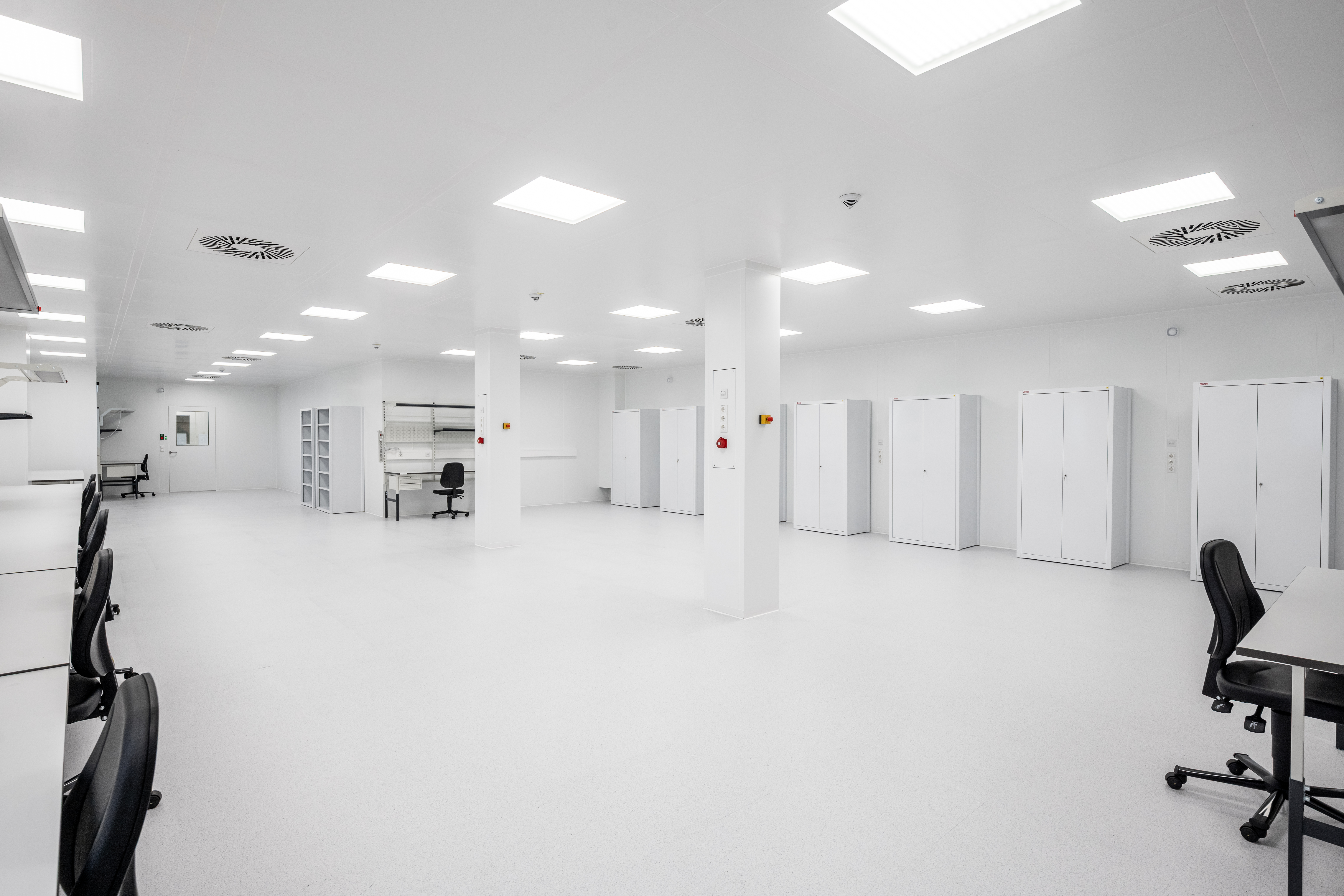 PETEK Cleanroom Technology — Cleanroom solutions for your industry