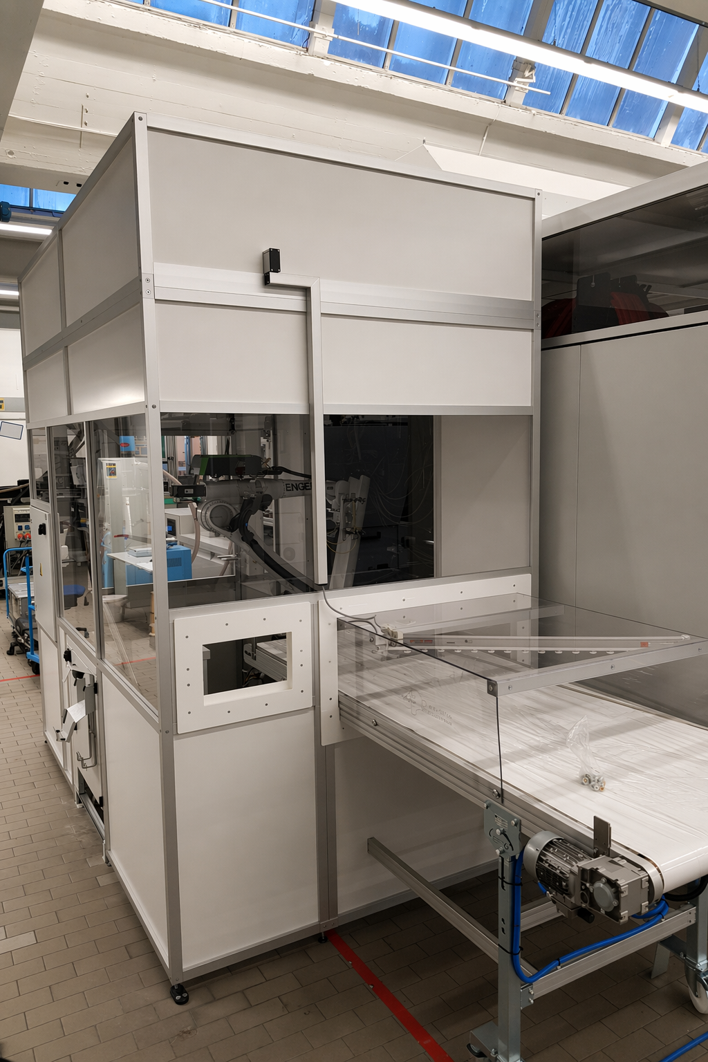 PETEK cleanroom cell for robot and operator processes